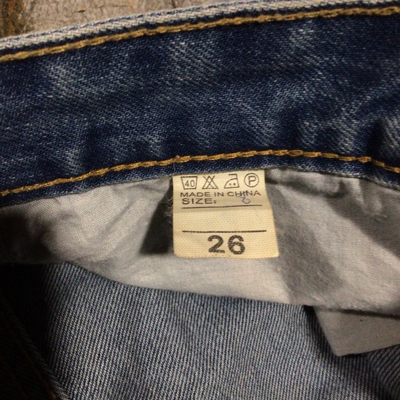 NWT Crazy 3D Embroidered Flowers beautiful jeans! - Picture 5 of 16